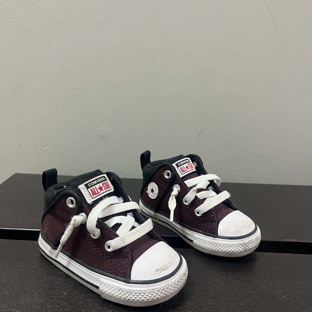 Converse Kids' Black and White Sneakers 5k